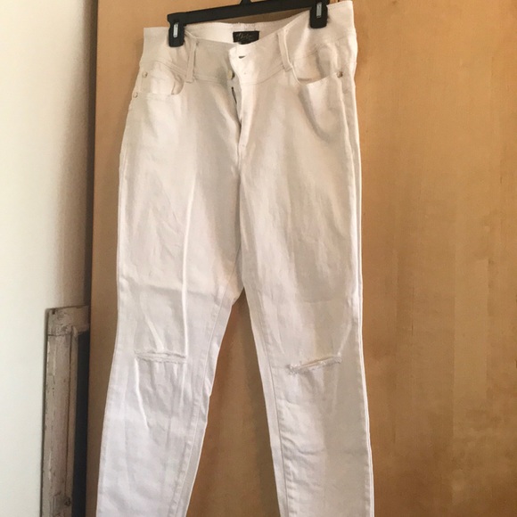 Thalia Sodi Denim - Just in time for summer!! White jeans!!